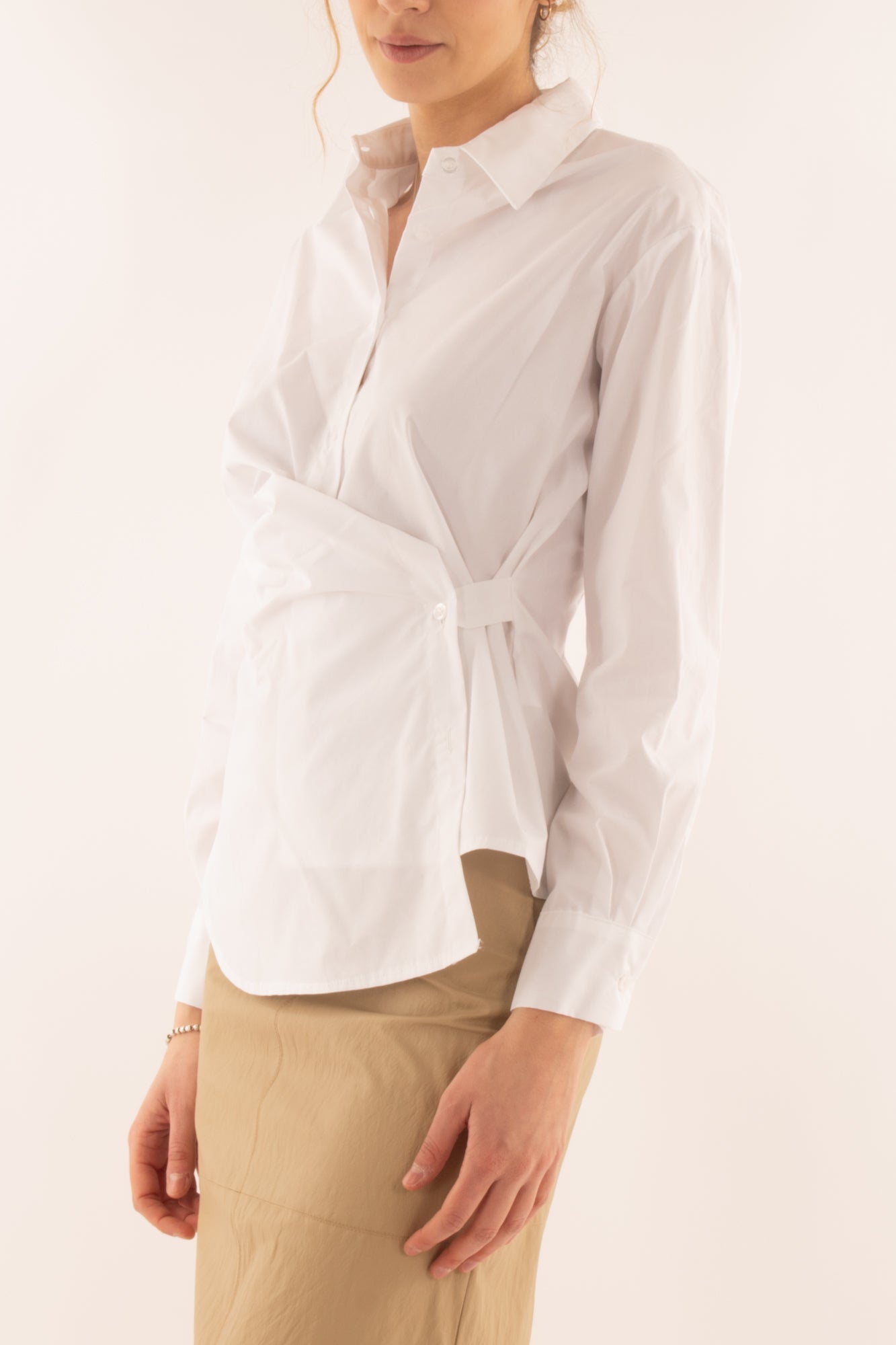Camicia con allacciatura di lato da Donna Angela davis - Bianco