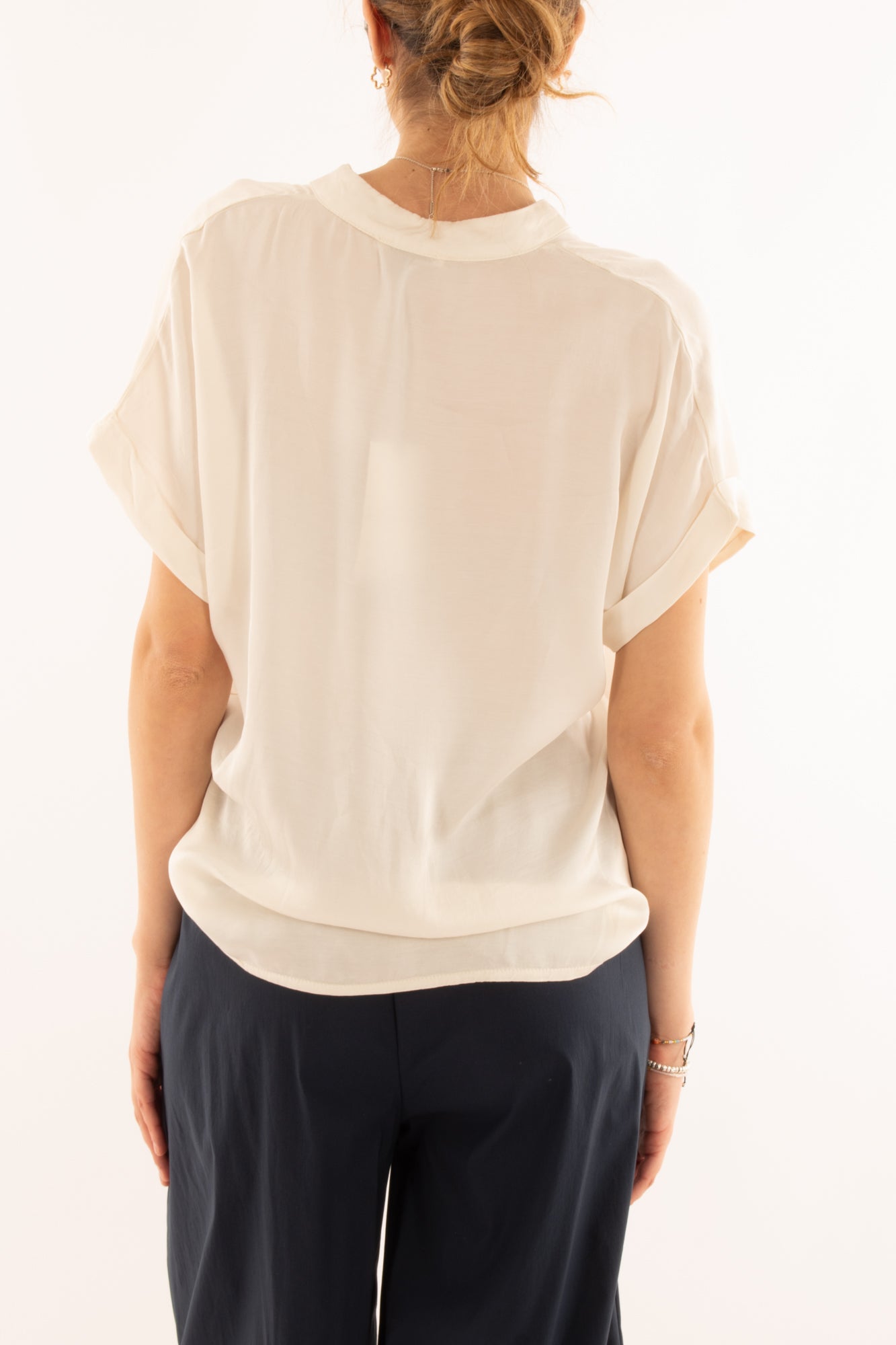 Blusa con scollo a v e piega da Donna Metoo - Gesso