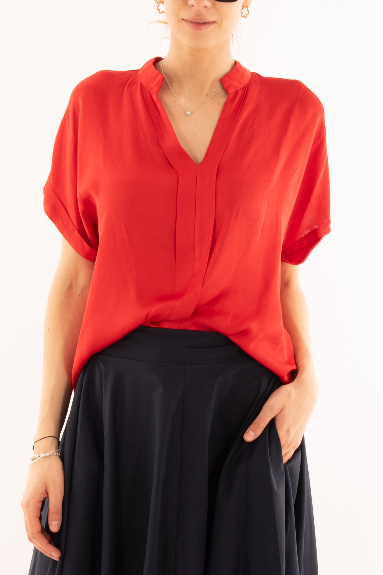 Blusa con scollo a v e piega da Donna Metoo - Rosso