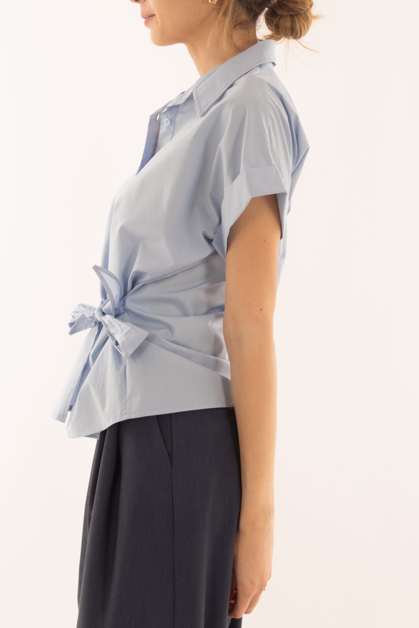 Camicia con allacciatura laterale da Donna Metoo - Celeste