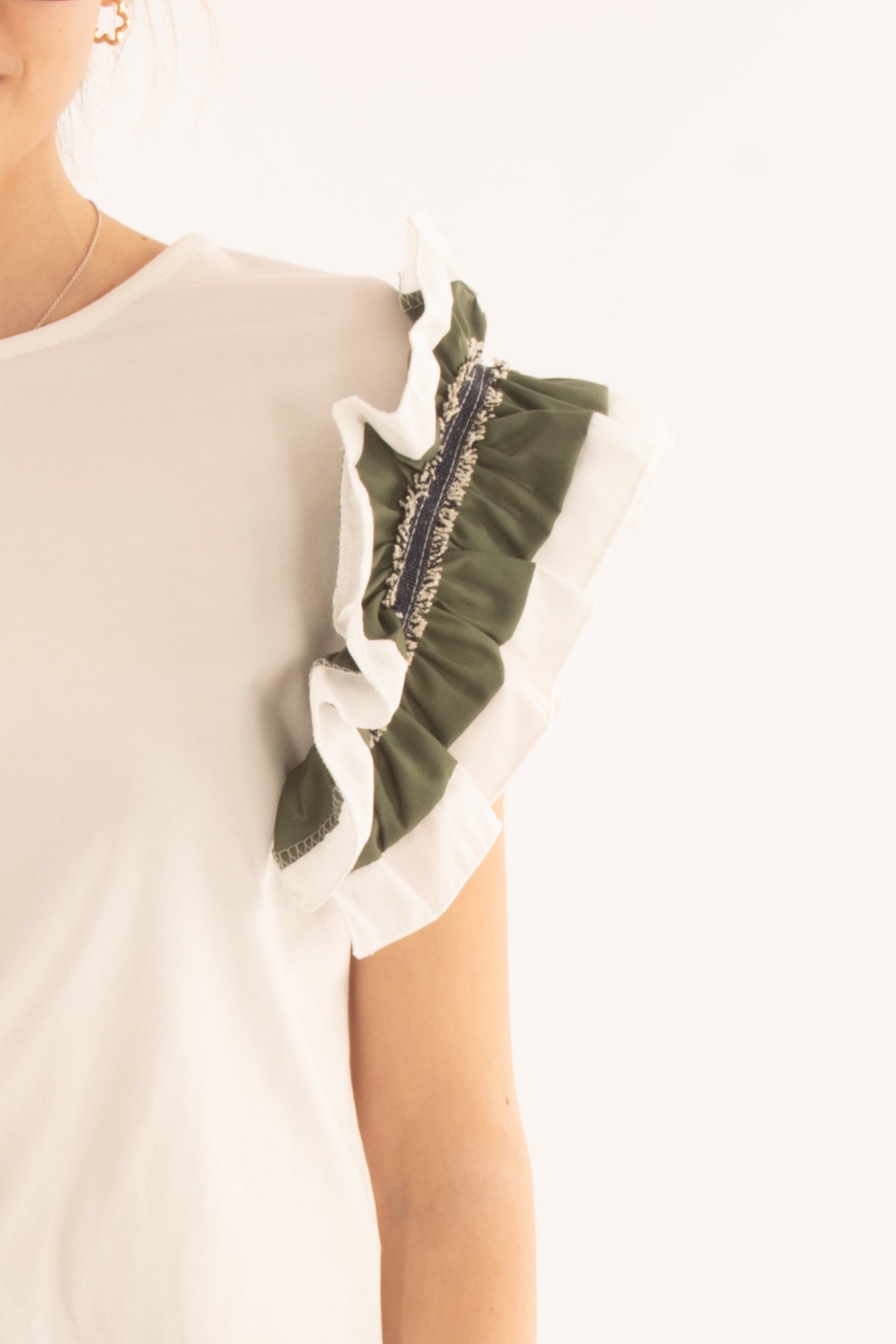 T- shirt con balze da Donna Metoo - Verde