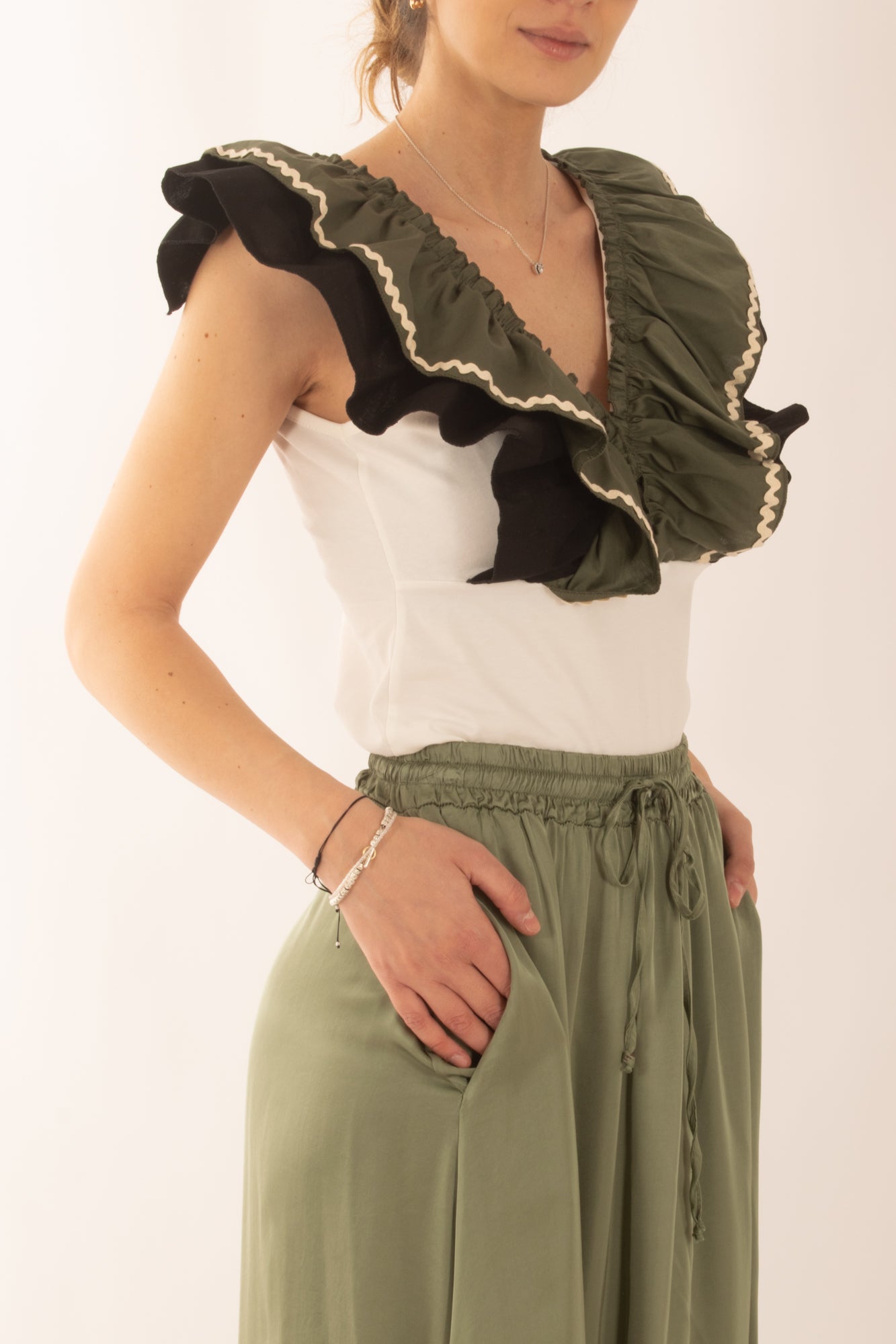 T-shirt con mega balze da Donna Metoo Militare