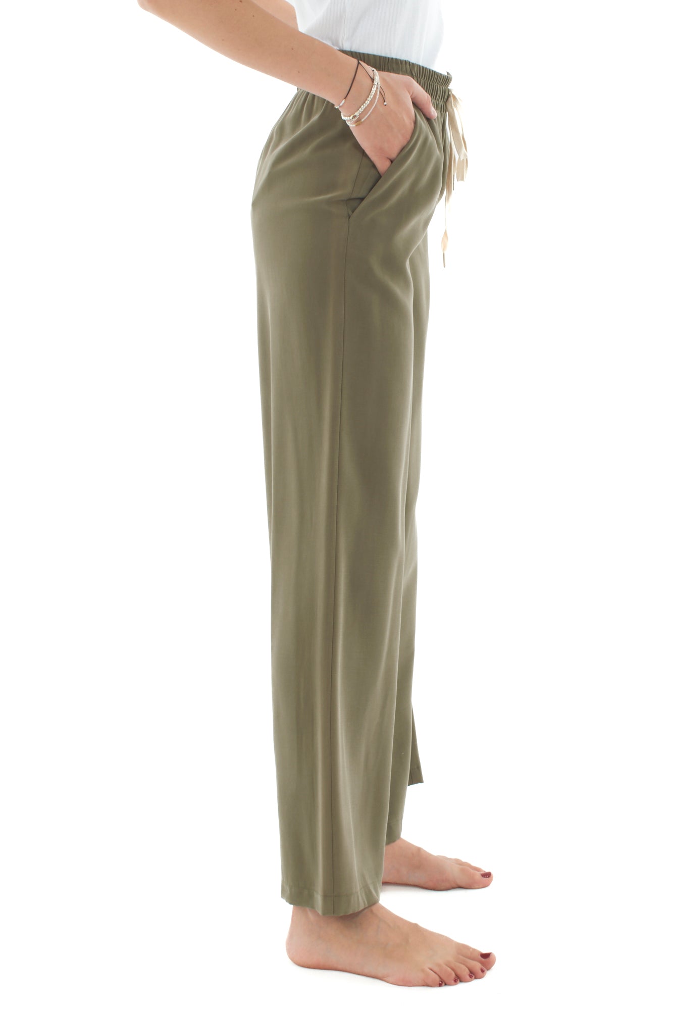 Pantaqlone a palazzo da Donna Motel - Militare