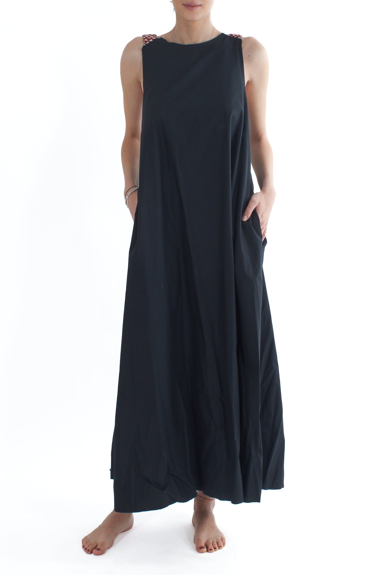 Abito lungo con schiena scoperta da Donna Souvenir - Nero