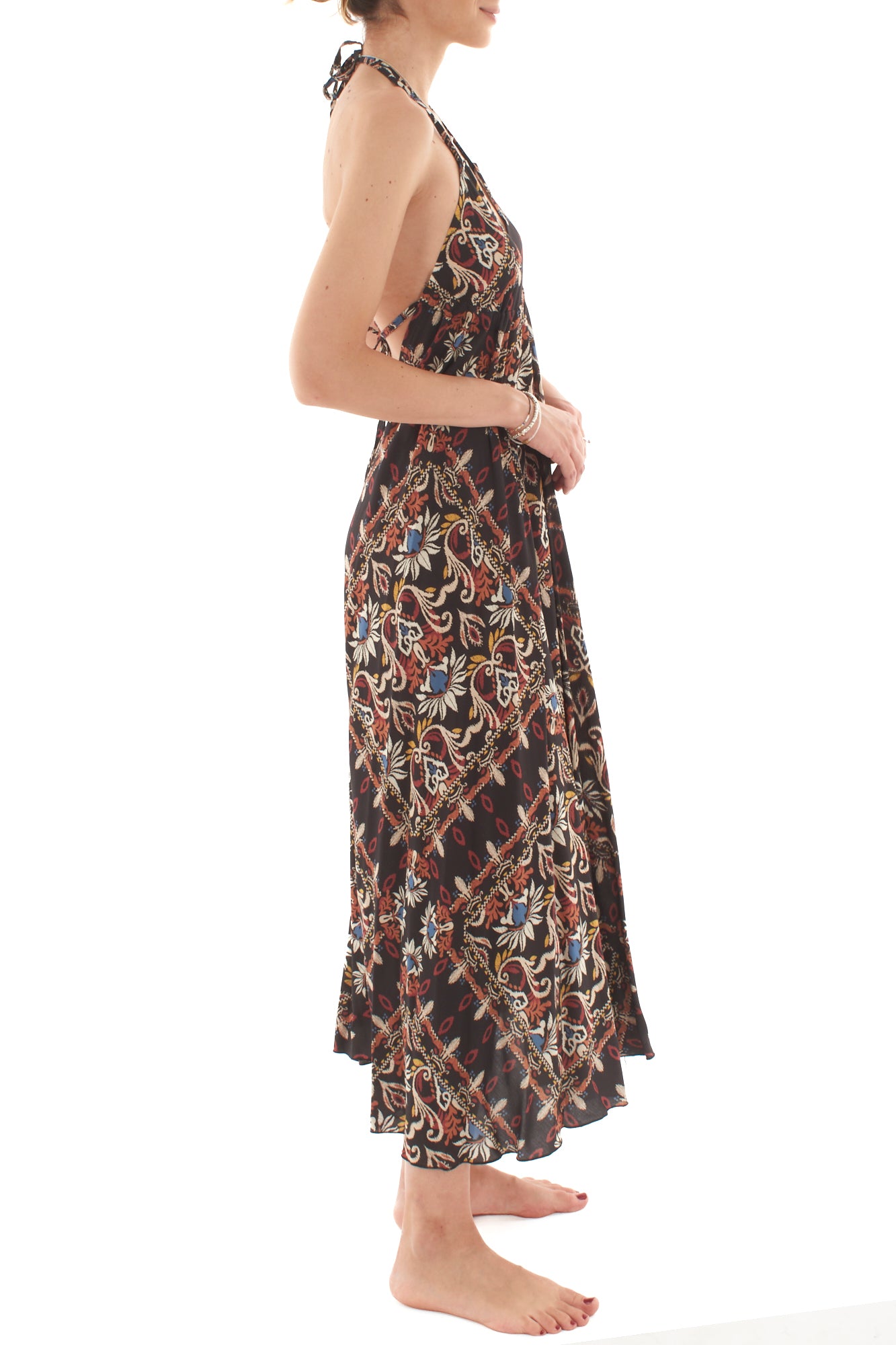 con schiena scollata