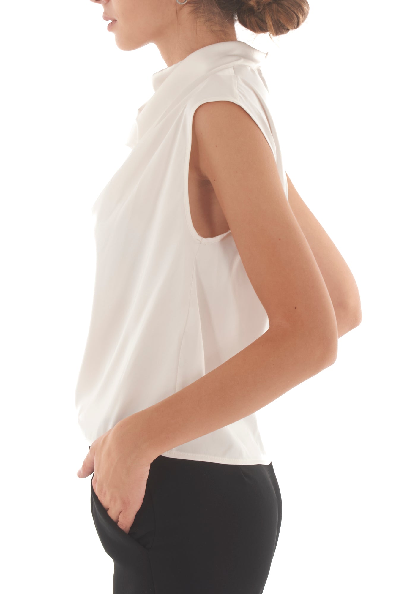 Blusa smanicata con collo gronda Imperial - Champagne