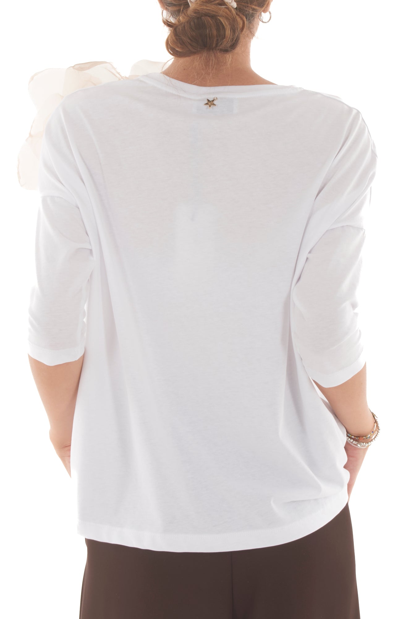 T-shirt con spilla Souvenir - Bianco