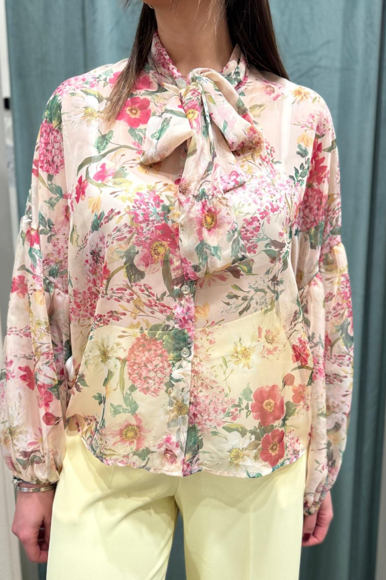 SUSY MIX Camicia con fiocco floreale Susy Mix Latte Latte
