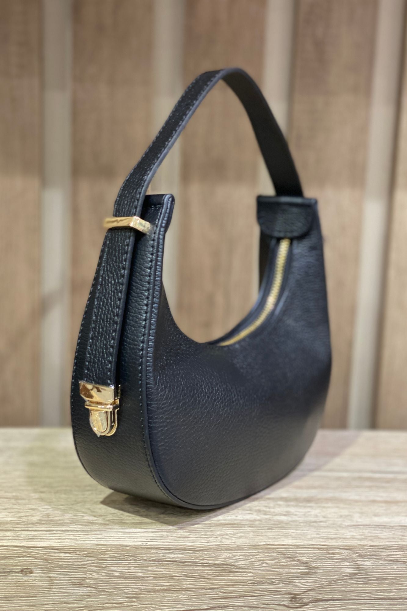 Borsa mezza luna Metoo
