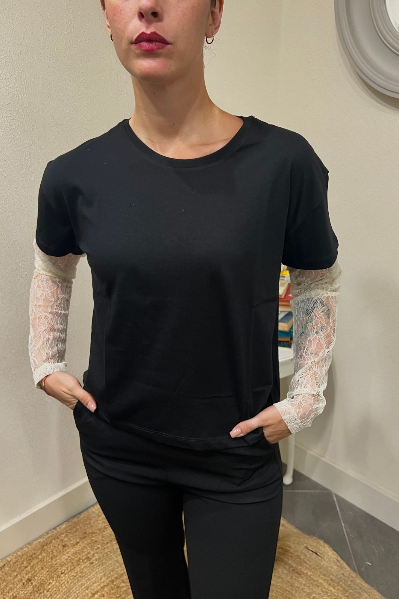 SUSY MIX T-shirt con manica in pizzo Susy mix Nero