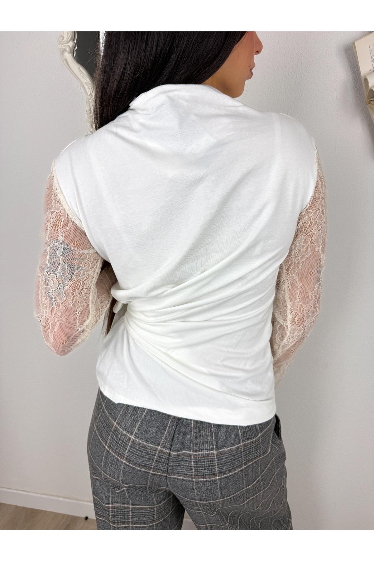 METOO Maglia con nodo e manica in pizzo Metoo Panna