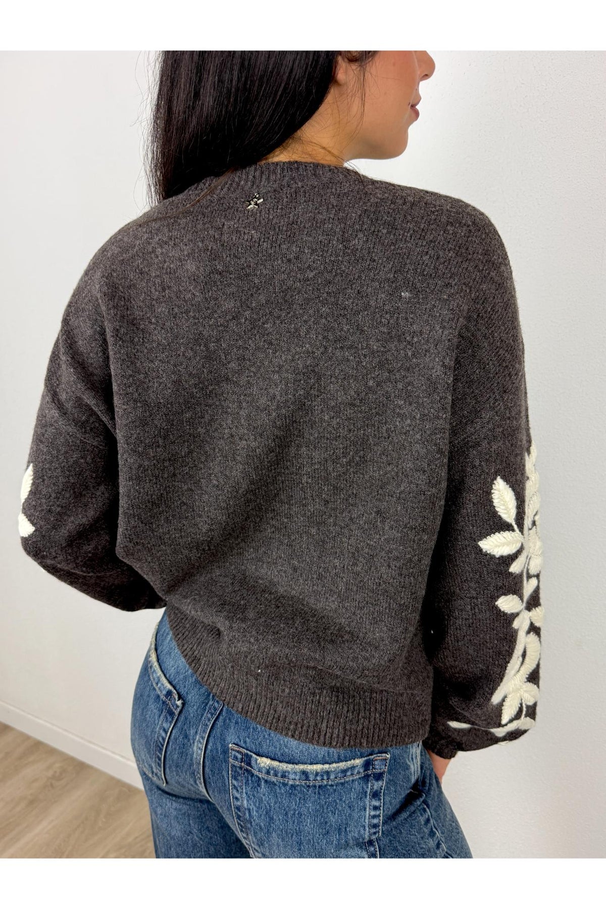 SOUVENIR Maglione con ricami sulla manica Souvenir Moro
