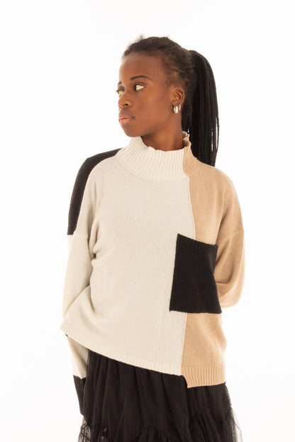 Maglione con tascone Angela Davis -Ecru