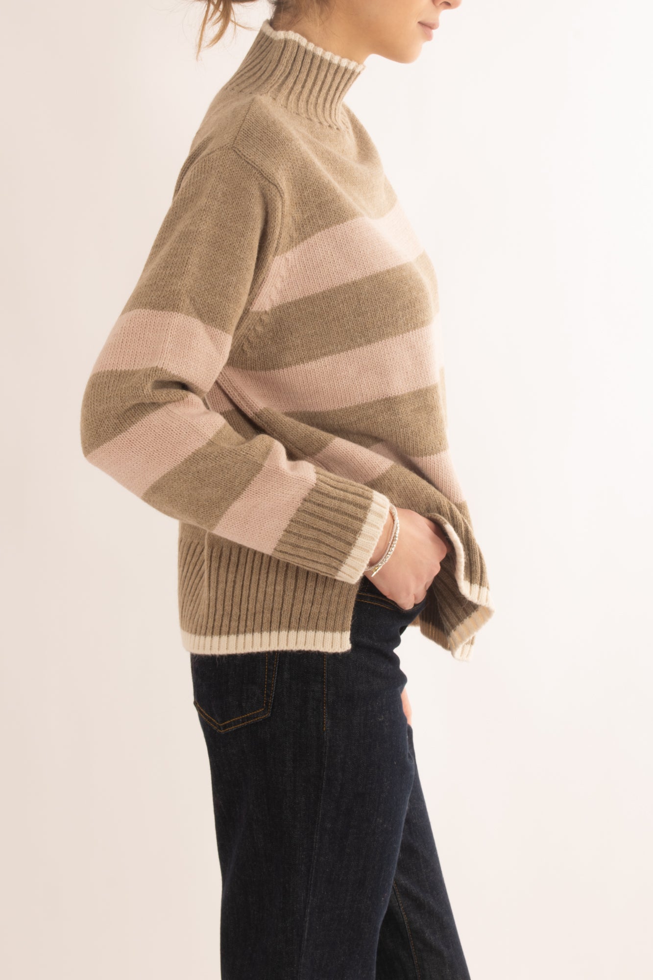 Maglione rigato da Donna Motel - Mastice