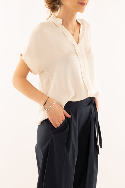 Blusa con scollo a v e piega da Donna Metoo - Gesso