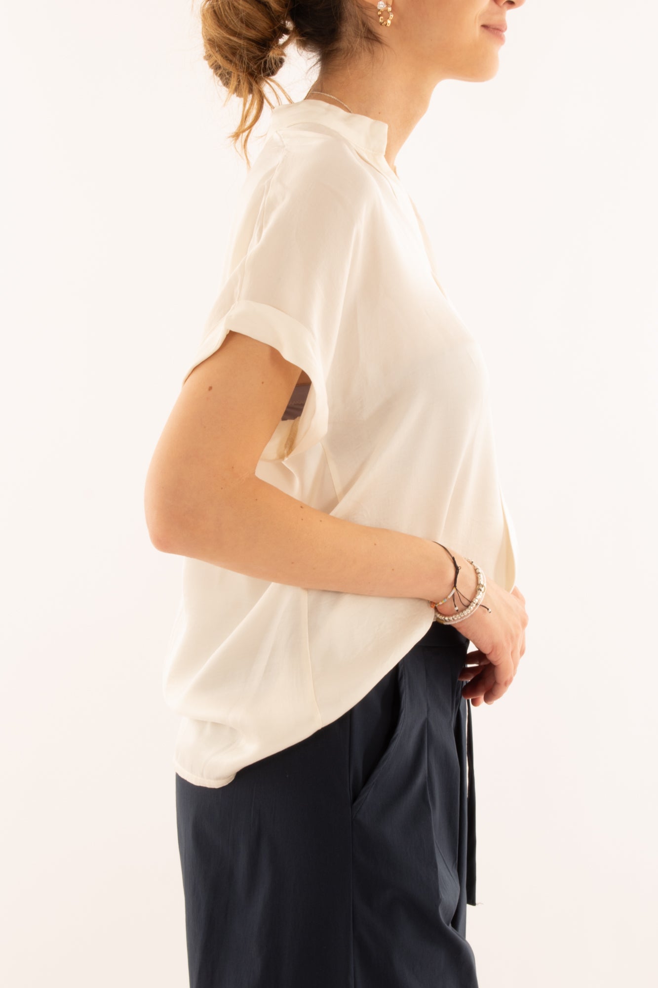 Blusa con scollo a v e piega da Donna Metoo - Gesso