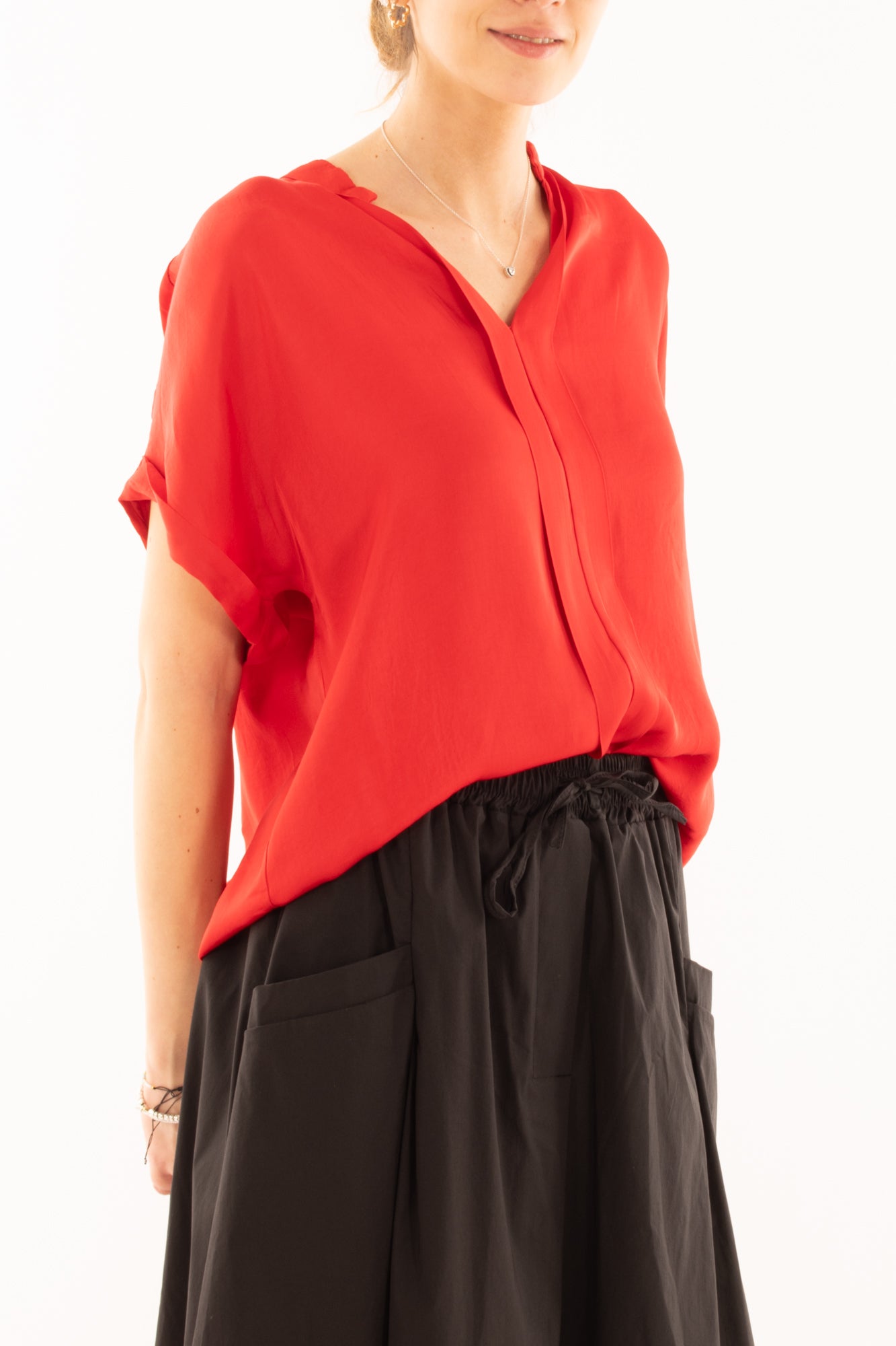 Blusa con scollo a v e piega da Donna Metoo - Rosso