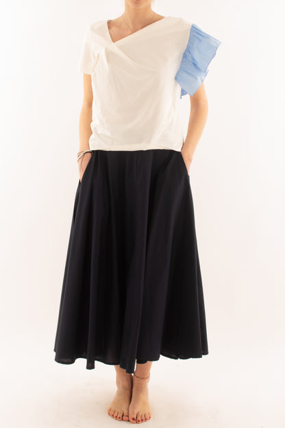 T-shirt asimmetrica da Donna Metoo - Celeste