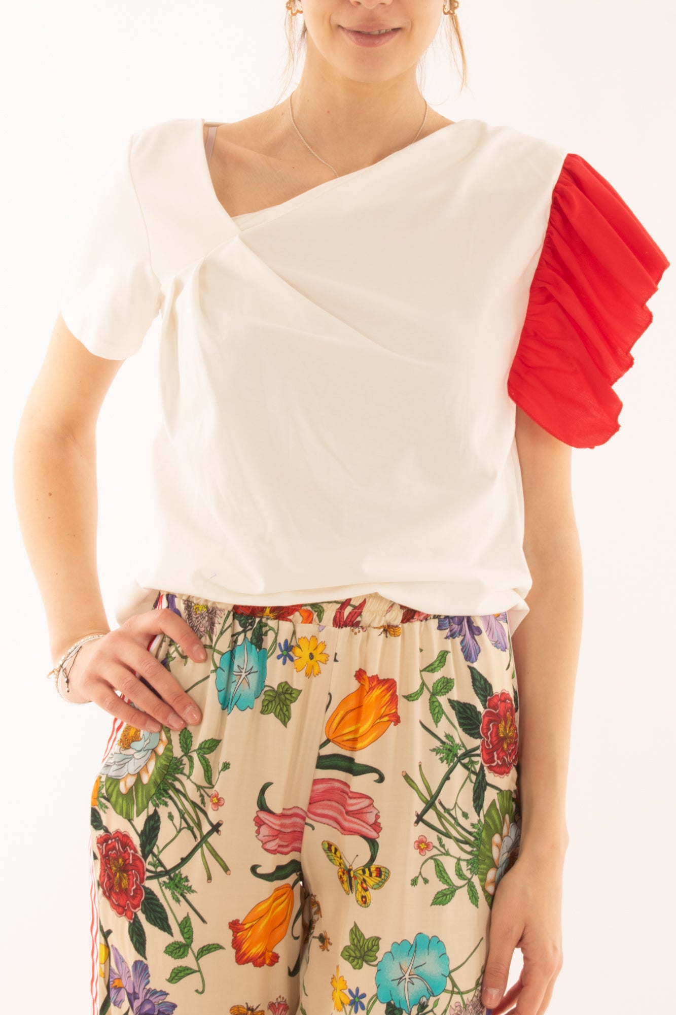 T-shirtr asimmetrica da Donna Metoo - Rosso