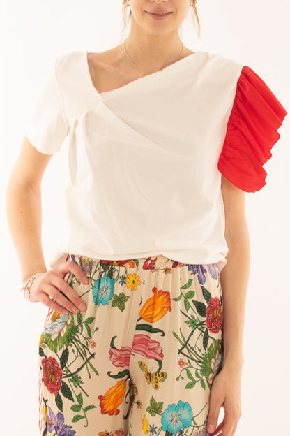 T-shirtr asimmetrica da Donna Metoo - Rosso