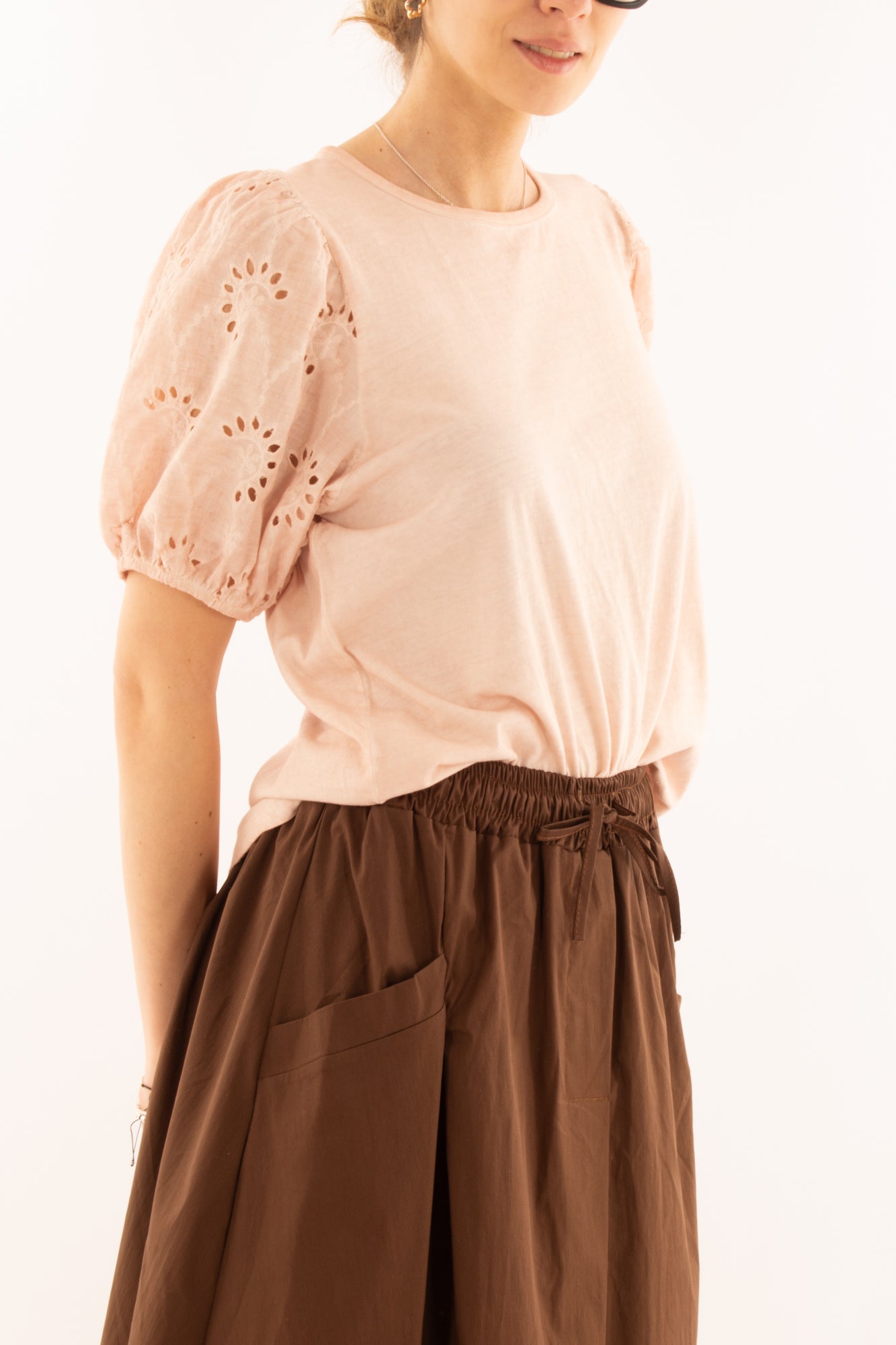 Maglia con maniche in pizzo san gallo da Donna Metoo- Rosa