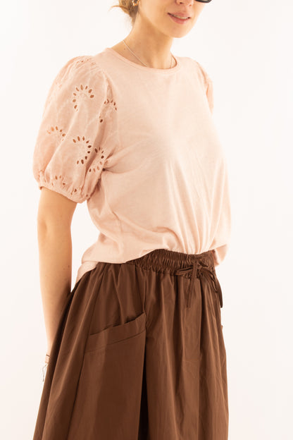 Maglia con maniche in pizzo san gallo da Donna Metoo- Rosa