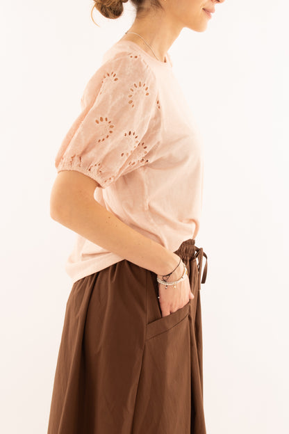 Maglia con maniche in pizzo san gallo da Donna Metoo- Rosa