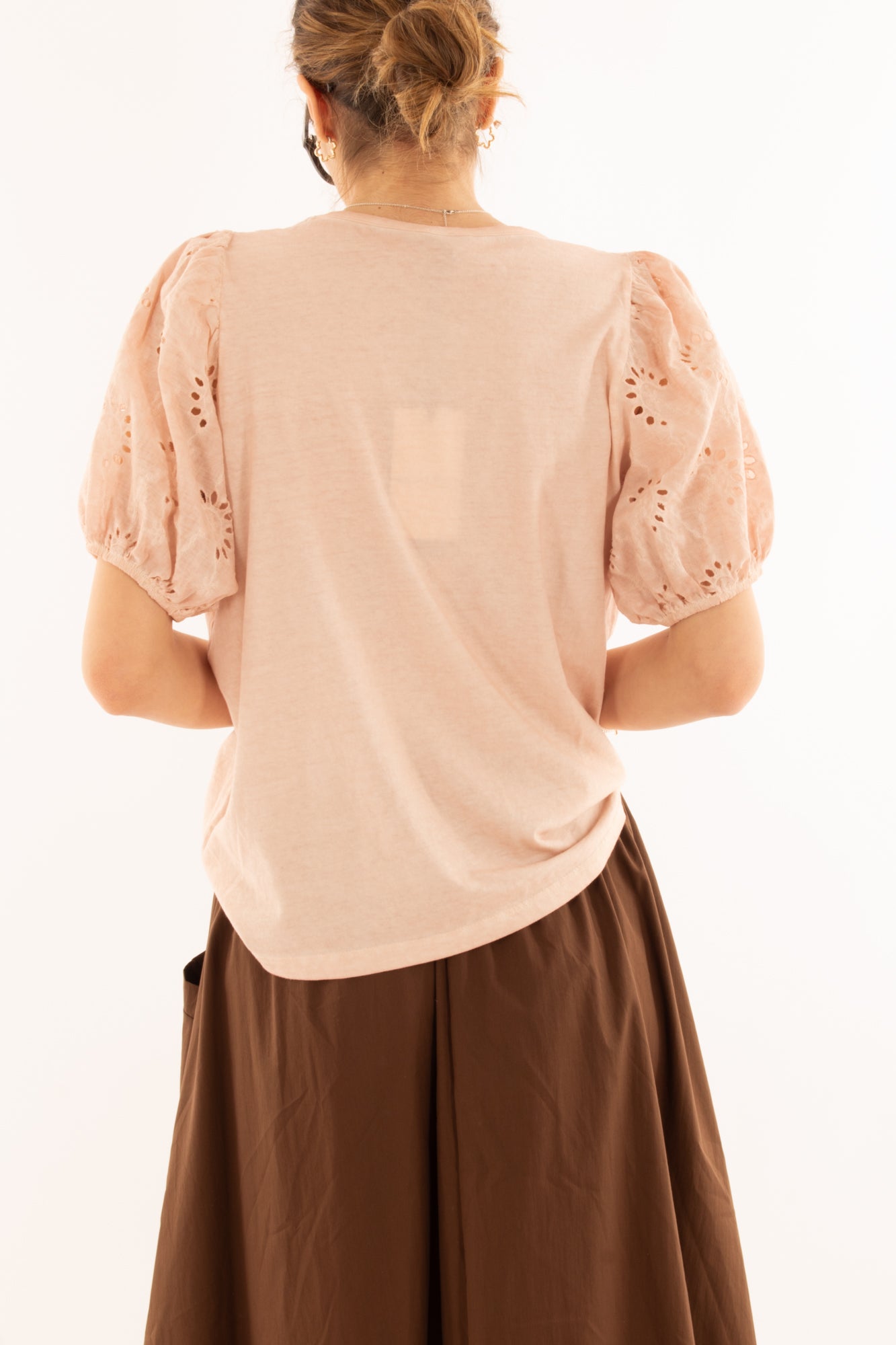 Maglia con maniche in pizzo san gallo da Donna Metoo- Rosa