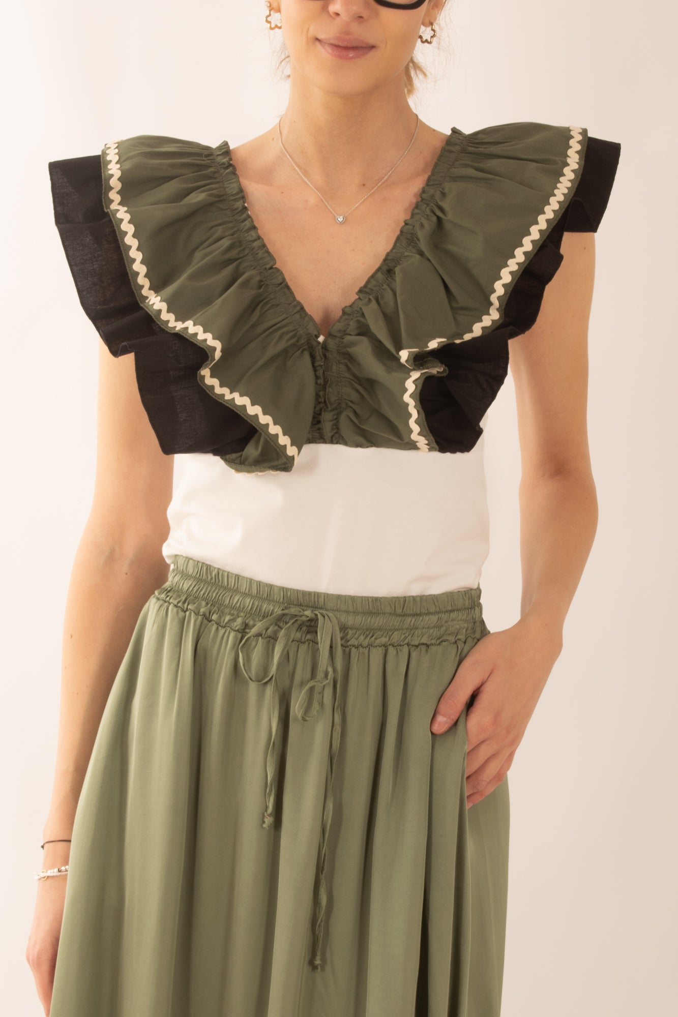 T-shirt con mega balze da Donna Metoo Militare