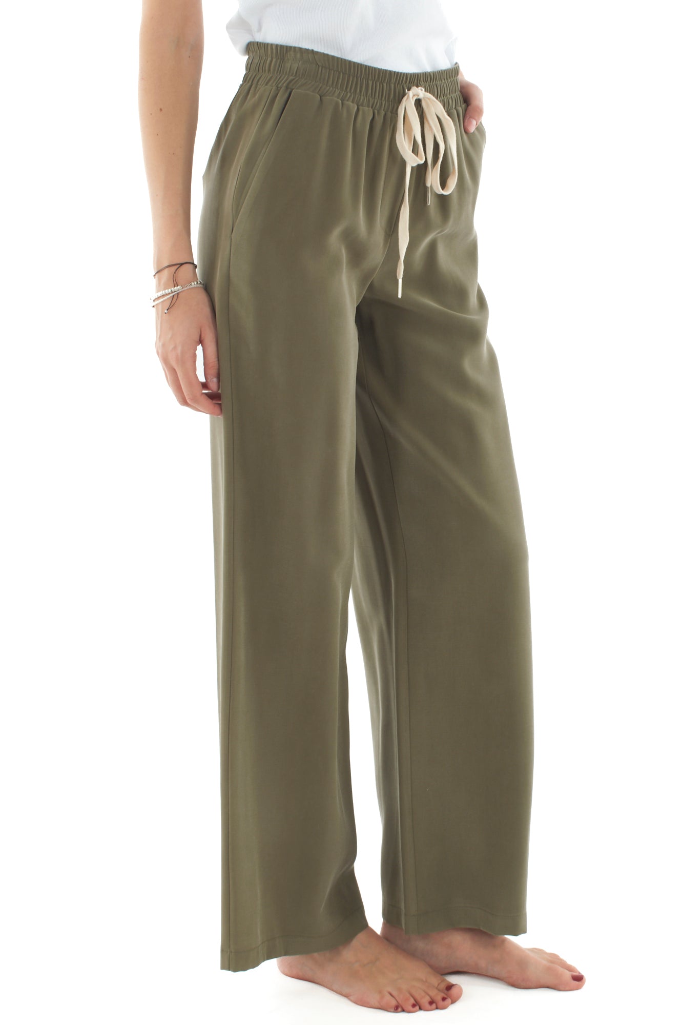 Pantaqlone a palazzo da Donna Motel - Militare