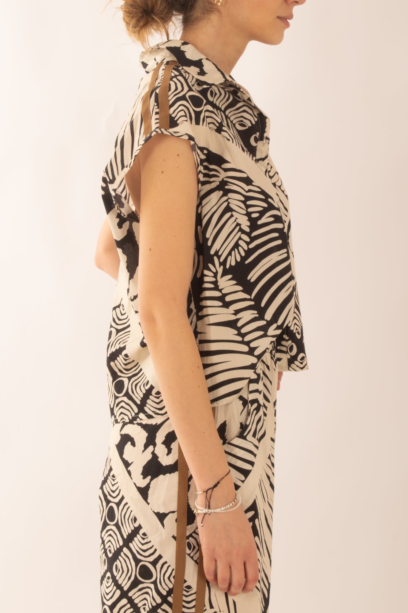 Camicia fantasia senza maniche da Donna Susy mix - Sabbia