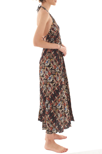 con schiena scollata