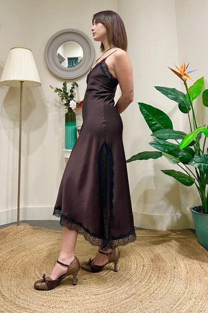 Abito in satin con spacco in pizzo Imperial