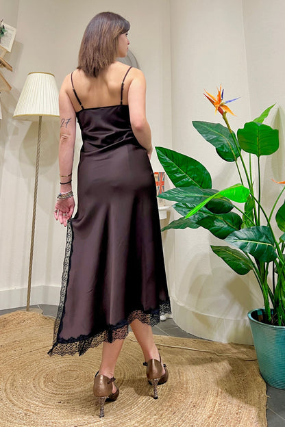 Abito in satin con spacco in pizzo Imperial