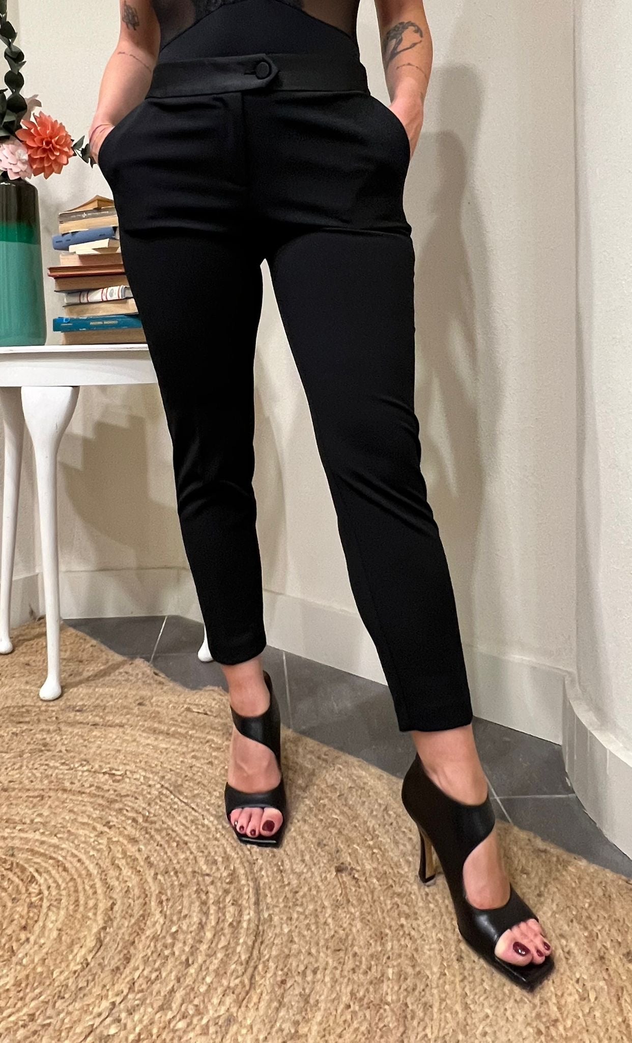 IMPERIAL Pantalone a sigaretta con profili in raso Nero