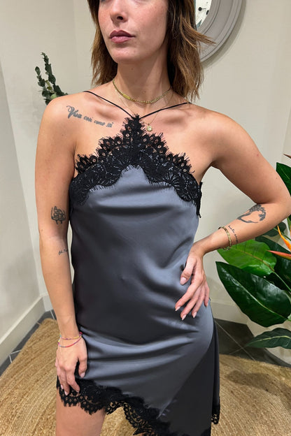 Abito asimmetrico con pizzo