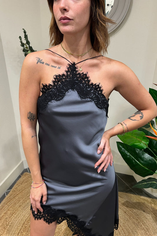 Abito asimmetrico con pizzo