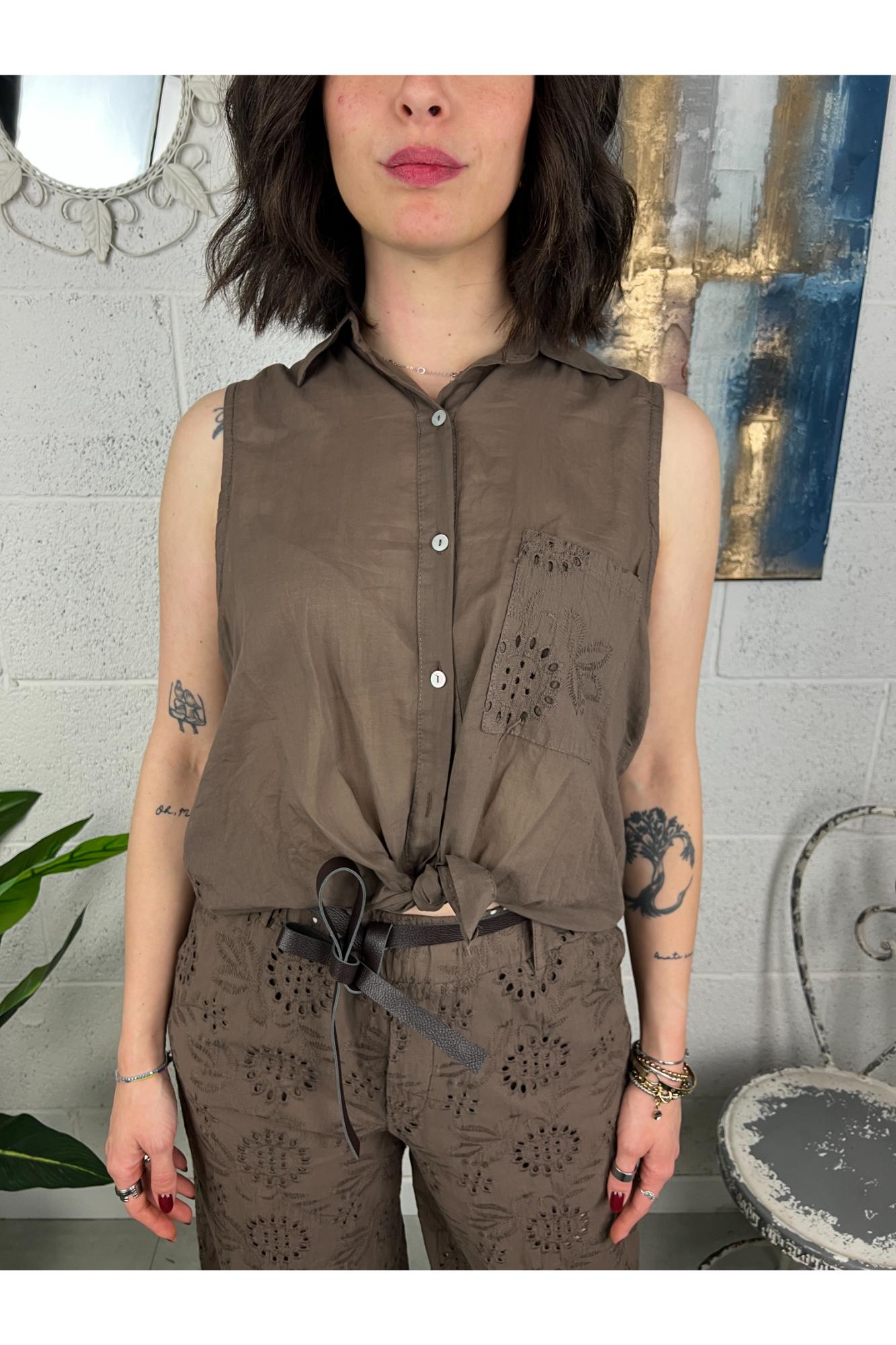 Camicia smanicata in san gallo Susy mix