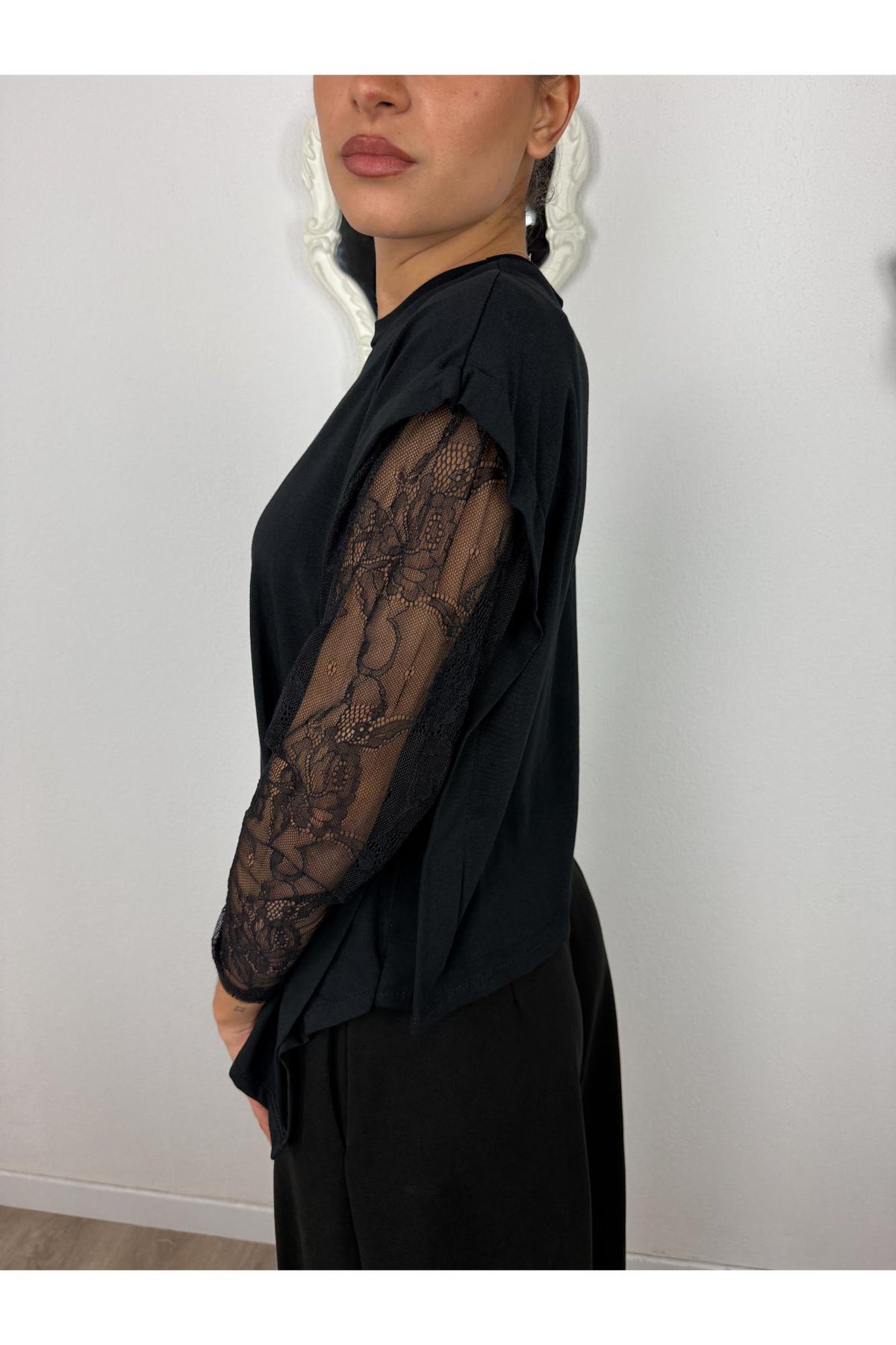 METOO Maglia con manica in pizzo taglio sbiego Metoo Nero