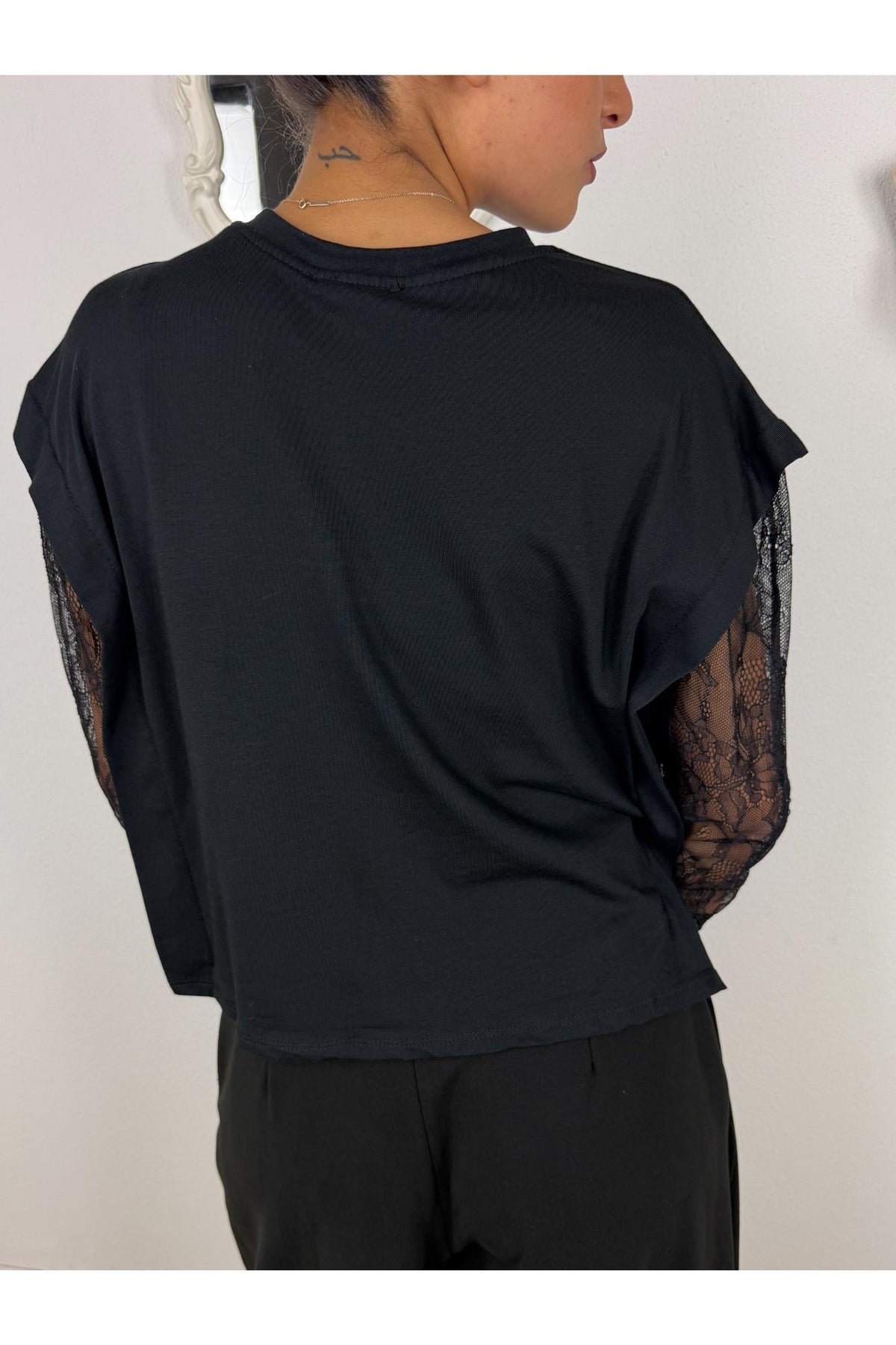 METOO Maglia con manica in pizzo taglio sbiego Metoo Nero
