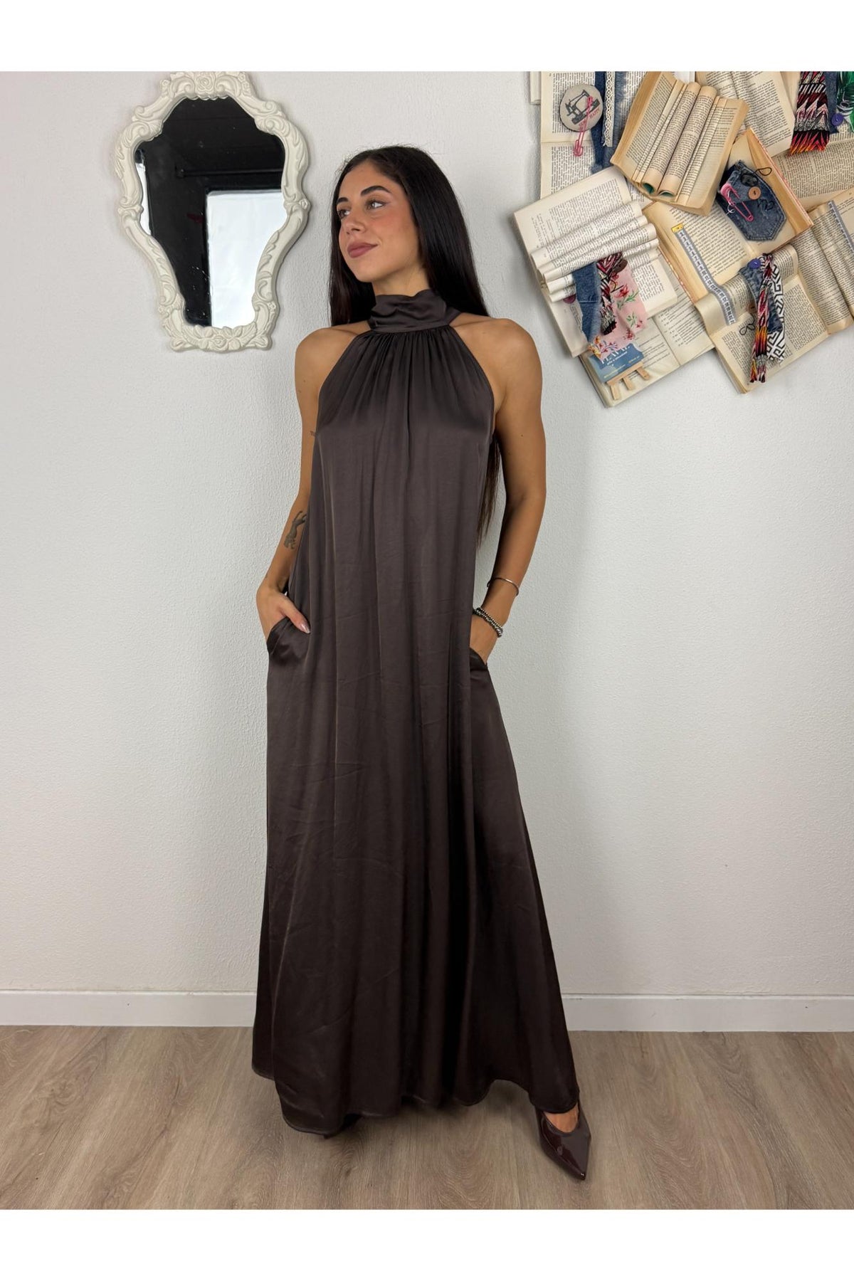 METOO Abito lungo in satin con fiocco sulla schiena Metoo Moro