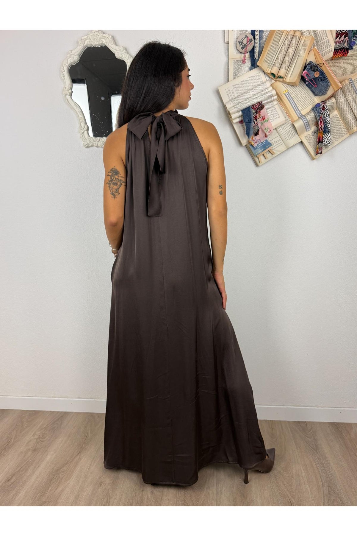 METOO Abito lungo in satin con fiocco sulla schiena Metoo Moro