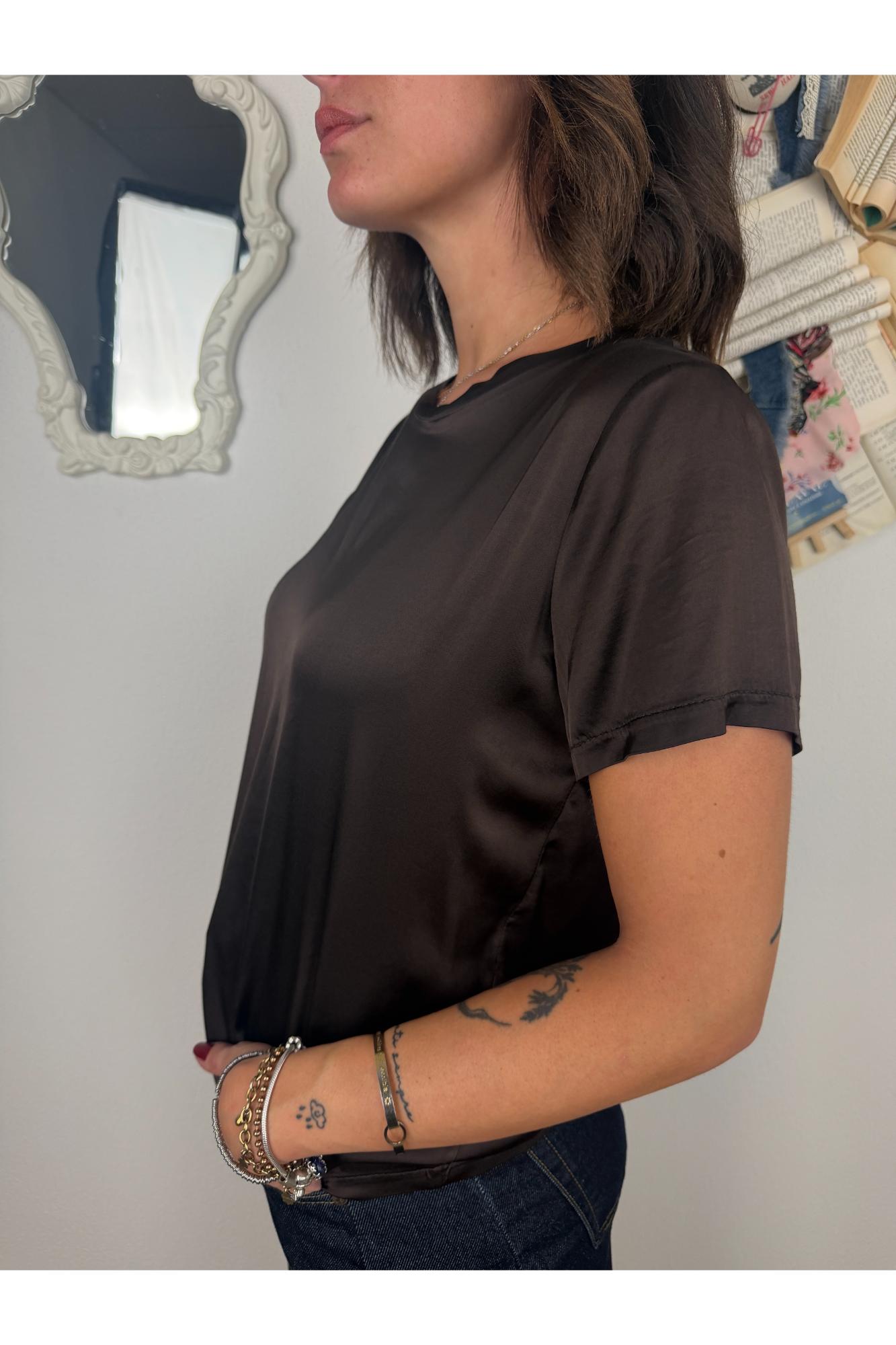 MOTEL Maglia in satin manica corta Moka
