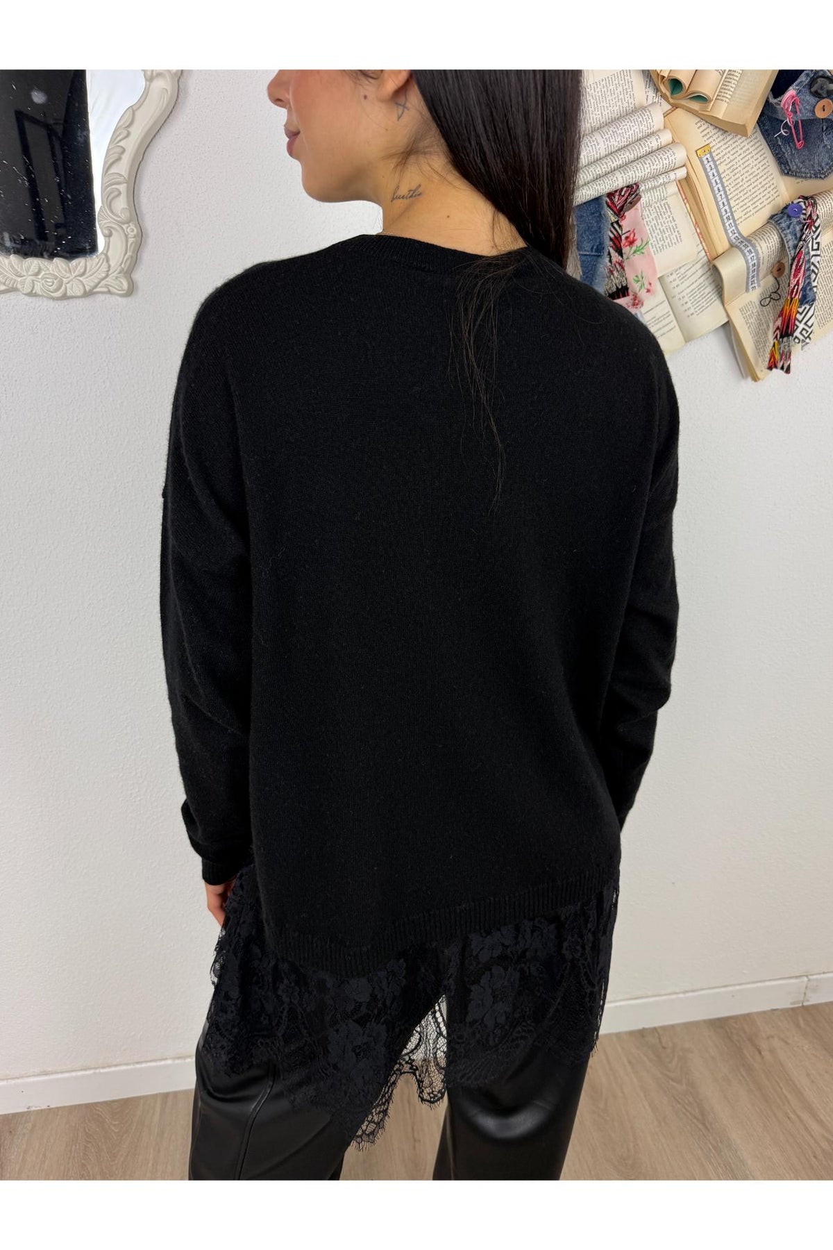 MOTEL Maglione lungo con pizzo Motel Nero