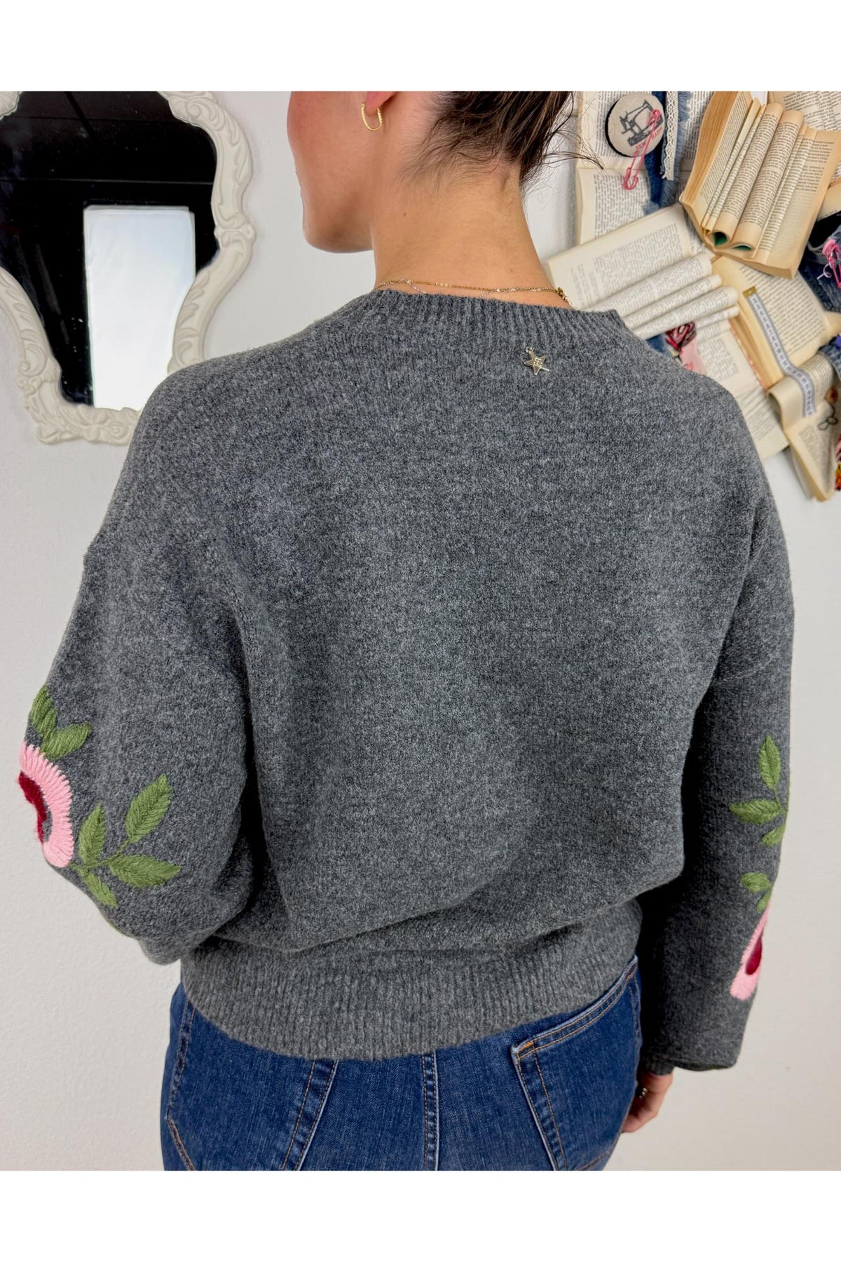 SOUVENIR Maglione con ricami sulla manica Souvenir Grigio