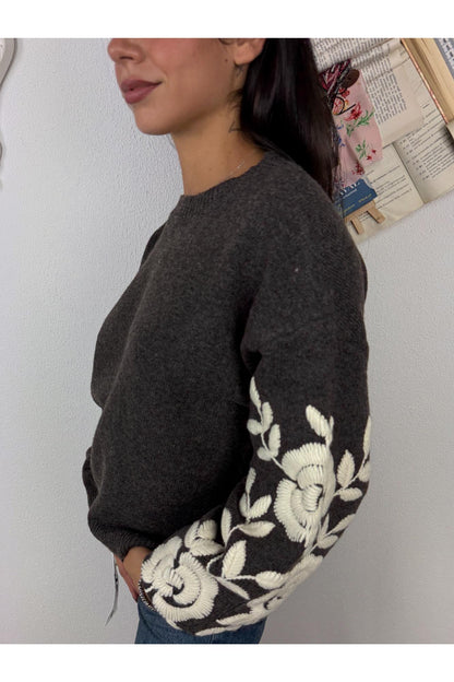 SOUVENIR Maglione con ricami sulla manica Souvenir Moro