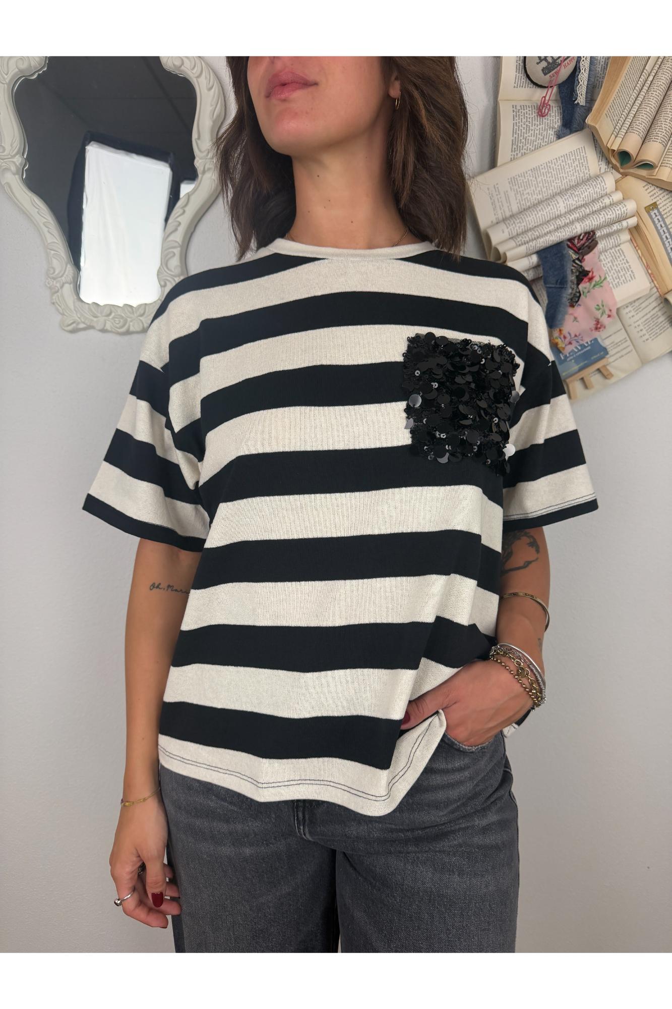 SUSY MIX Maglia rigata con taschino di paillettes Susy mix Nero