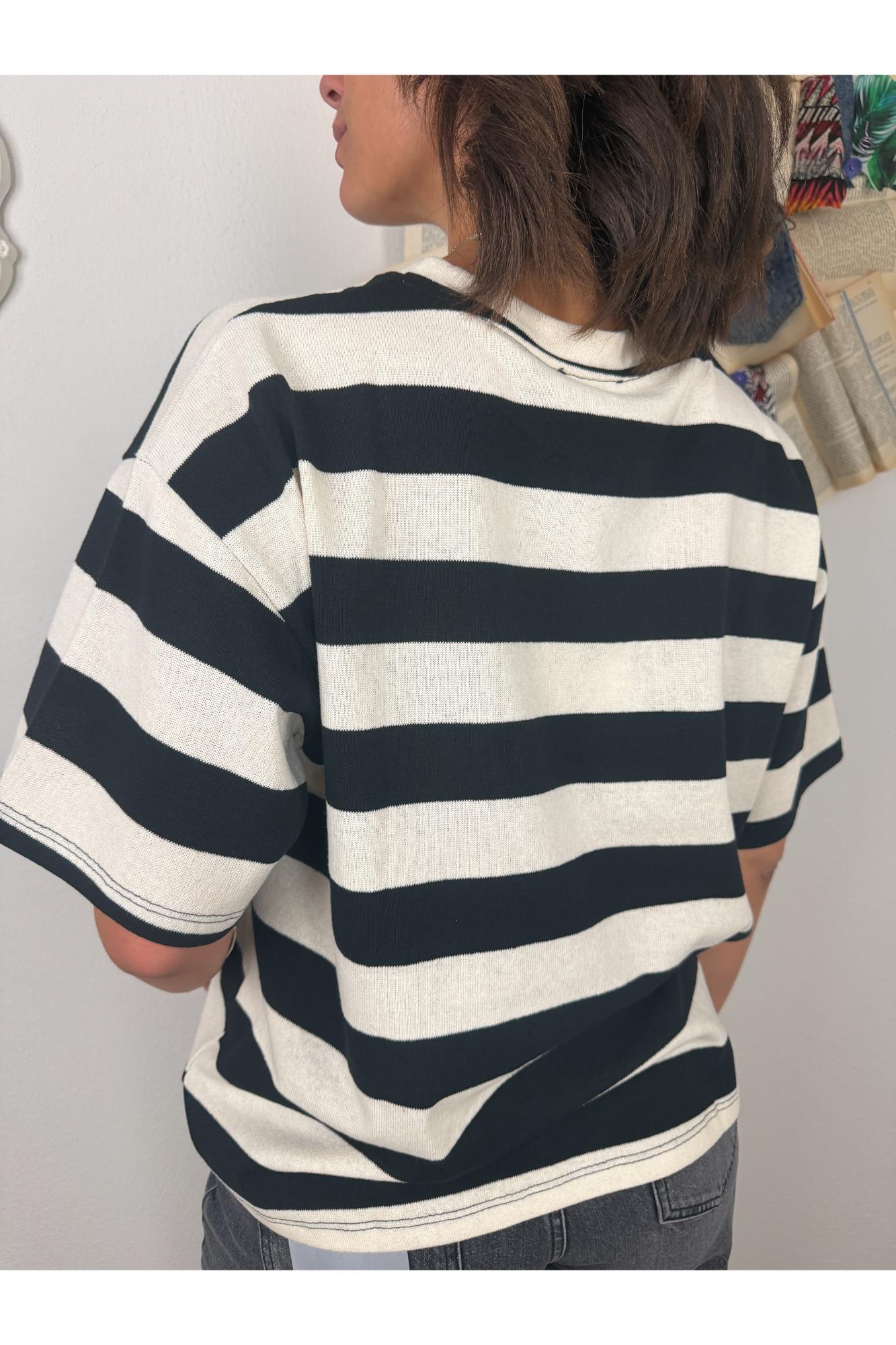 SUSY MIX Maglia rigata con taschino di paillettes Susy mix Nero